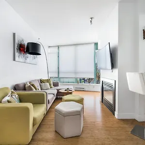 Bright 2 Bedroom Downtown With Free Parking , Vancouver Canada