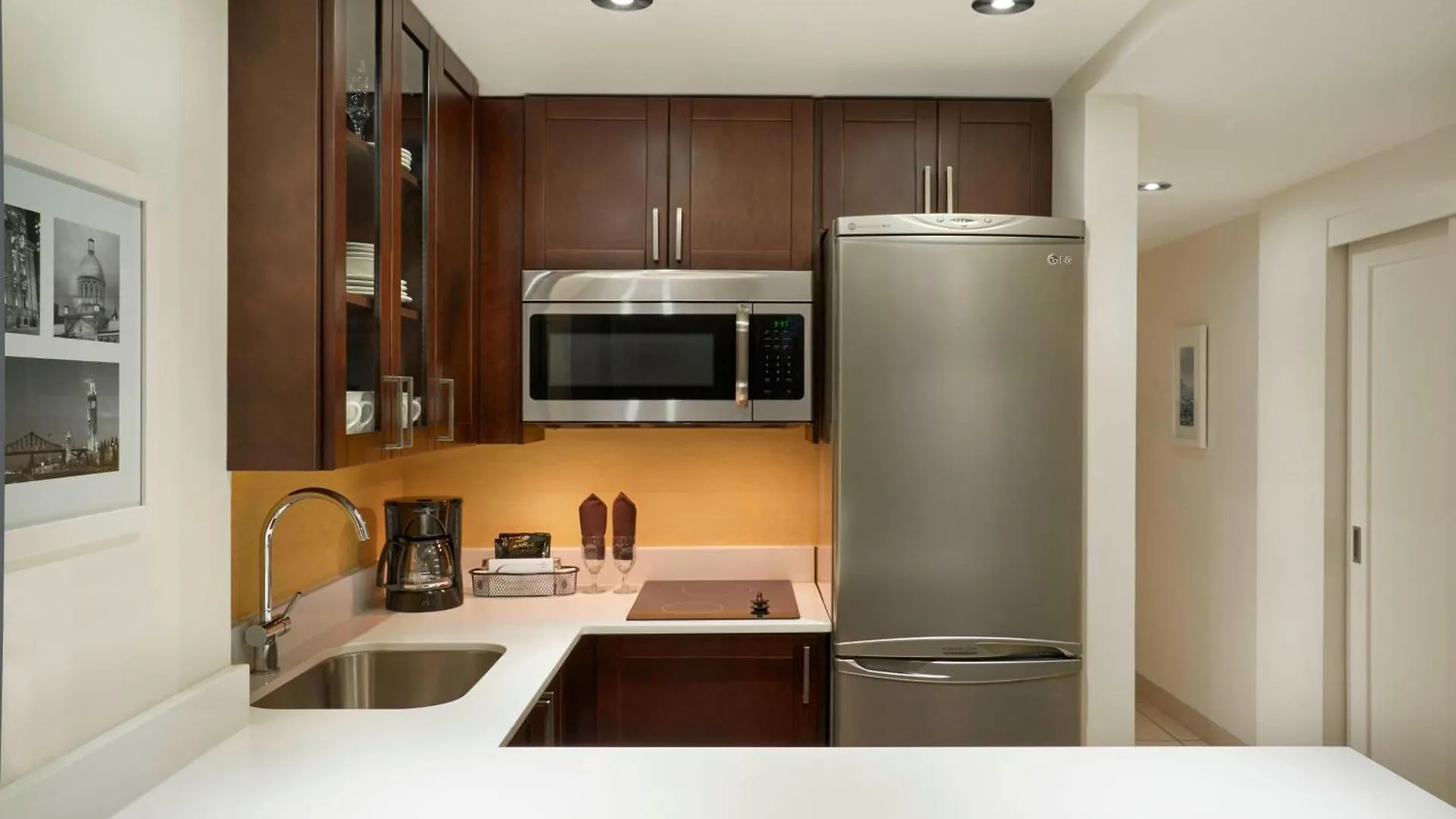 Residence Inn By Marriott Montreal Downtown Hotel